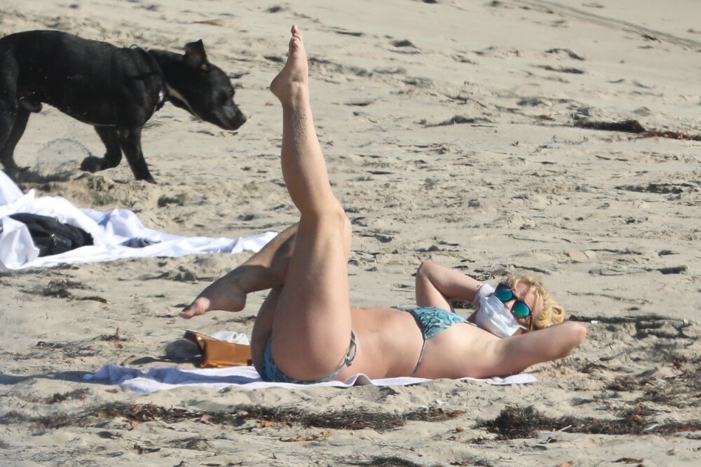 Cum arată Britney Spears la 38 de ani. Imagini inedite cu cântăreața la plajă. GALERIE FOTO - Imaginea 10