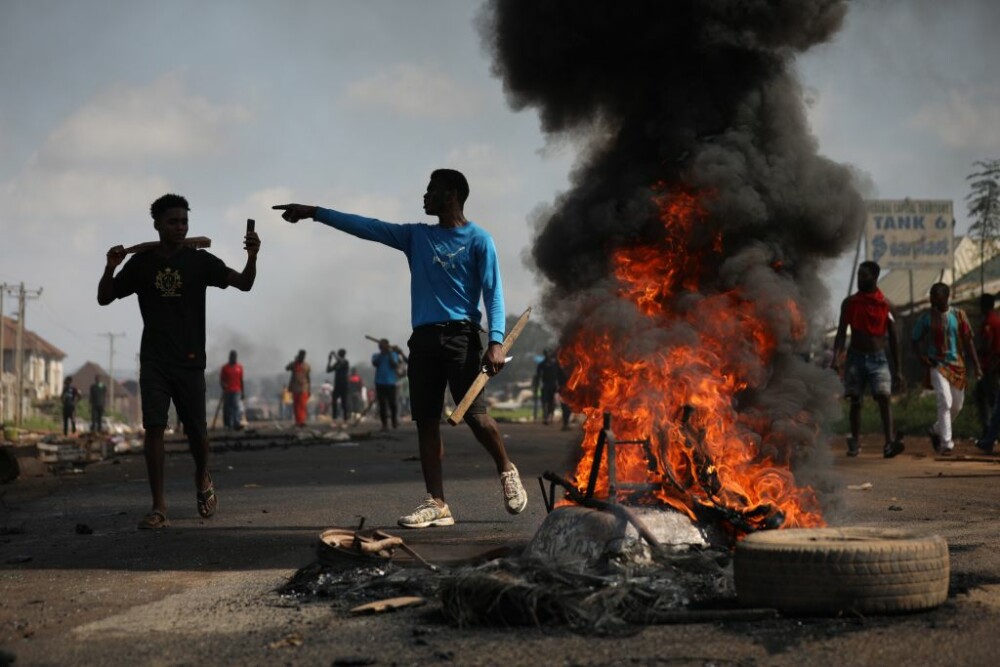 Incidente șocante în Nigeria. Proteste față de violența poliției, reprimate cu focuri de armă - Imaginea 2