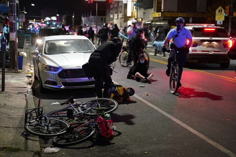 Ciocniri violente în Philadelphia, după ce un afro-american a fost împușcat mortal de poliție. GALERIE FOTO - Imaginea 12