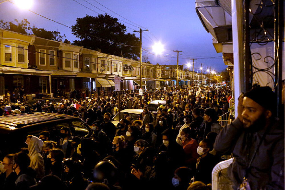 Ciocniri violente în Philadelphia, după ce un afro-american a fost împușcat mortal de poliție. GALERIE FOTO - Imaginea 8