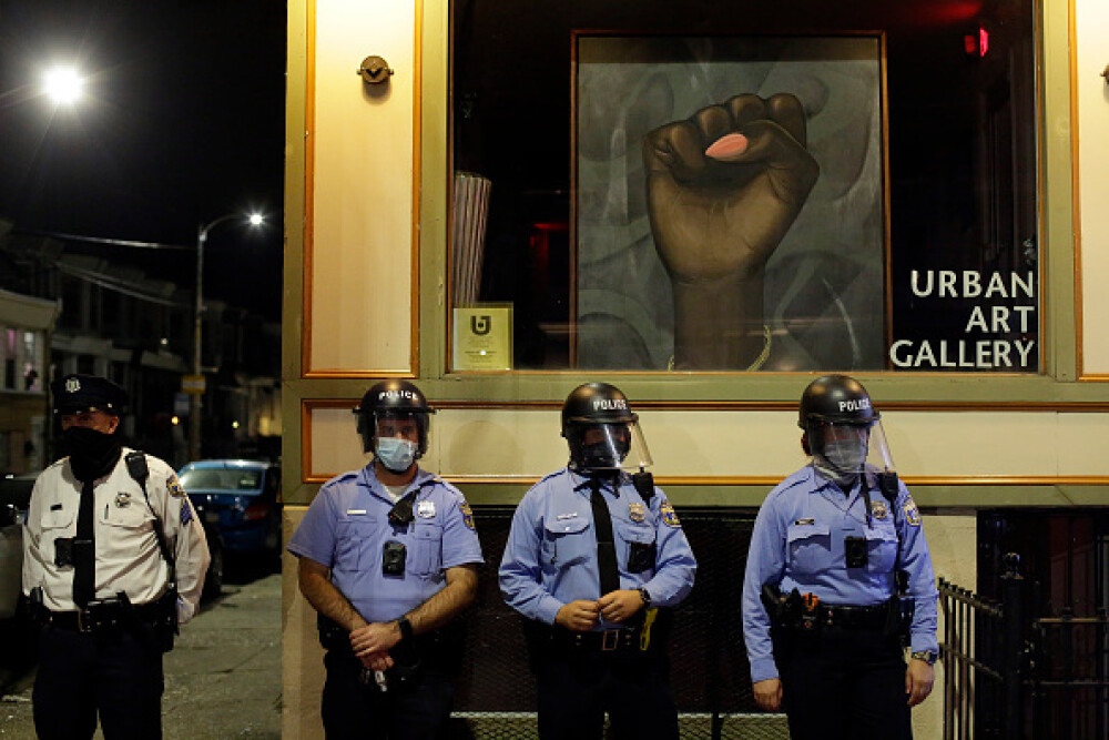 Ciocniri violente în Philadelphia, după ce un afro-american a fost împușcat mortal de poliție. GALERIE FOTO - Imaginea 5