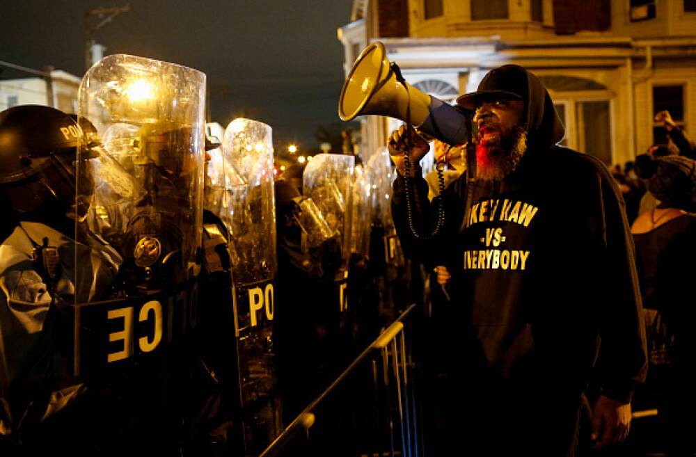 Ciocniri violente în Philadelphia, după ce un afro-american a fost împușcat mortal de poliție. GALERIE FOTO - Imaginea 4