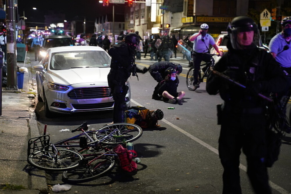 Ciocniri violente în Philadelphia, după ce un afro-american a fost împușcat mortal de poliție. GALERIE FOTO - Imaginea 3