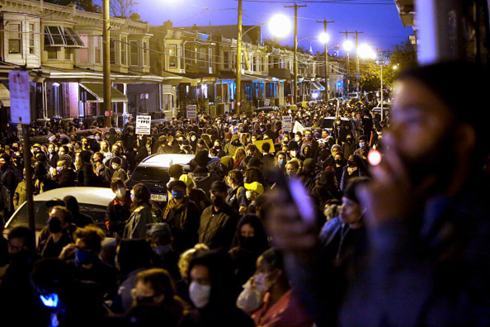 Ciocniri violente în Philadelphia, după ce un afro-american a fost împușcat mortal de poliție. GALERIE FOTO - Imaginea 1