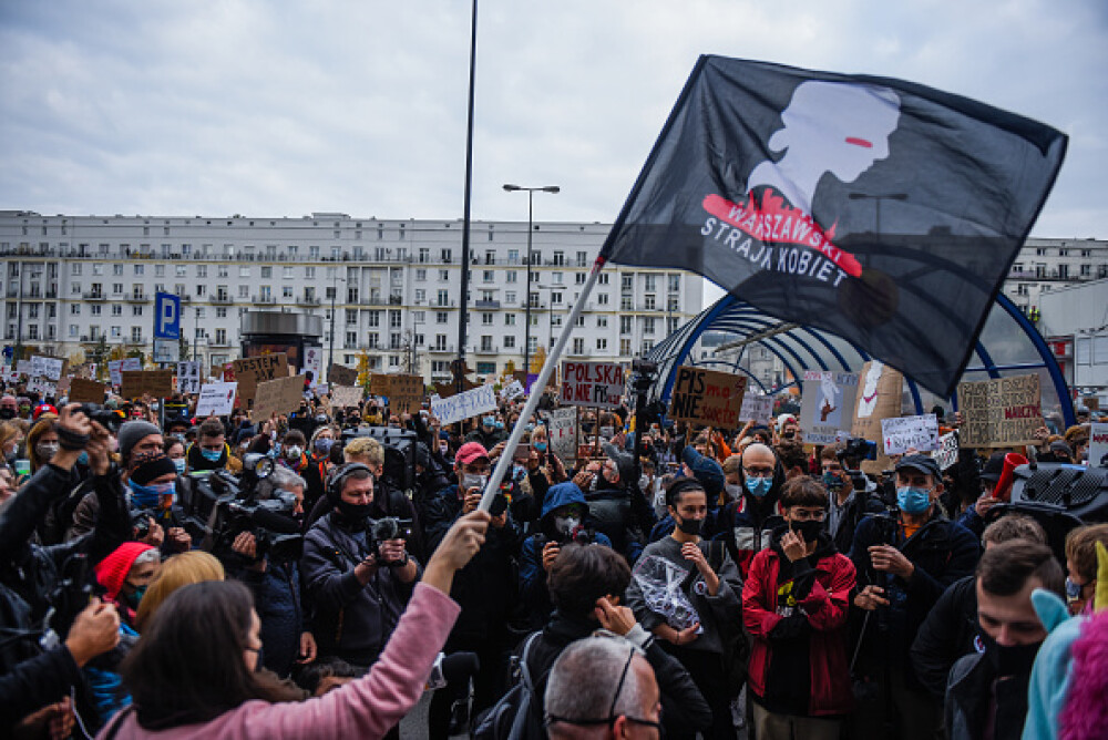 Greve ale femeilor din Polonia, în semn de protest față de înăsprirea legislaţiei privind avortul. GALERIE FOTO - Imaginea 7