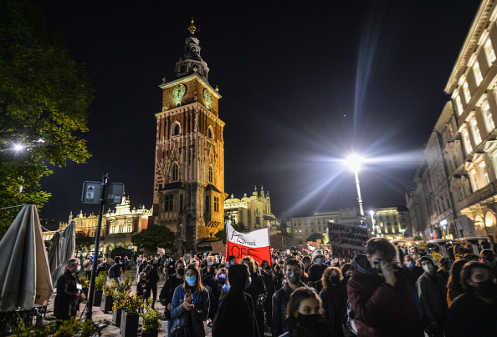 Greve ale femeilor din Polonia, în semn de protest față de înăsprirea legislaţiei privind avortul. GALERIE FOTO - Imaginea 4