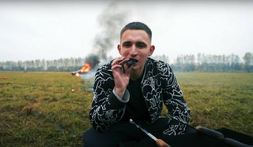 VIDEO. Un vlogger rus și-a incendiat Mercedesul de 145.000 de euro pentru că avea câteva defecțiuni - Imaginea 3