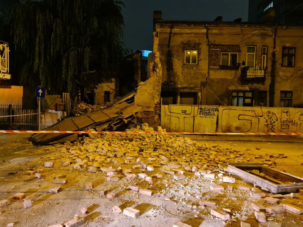 O clădire monument istoric din centrul Capitalei s-a prăbuşit. Nu sunt persoane rănite - Imaginea 1