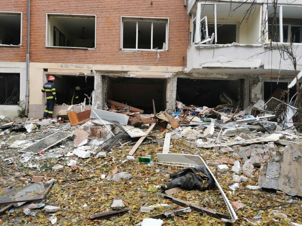 Explozie într-un apartament din municipiul Galați. Cinci persoane au fost rănite, iar locatarii, evacuați - Imaginea 4