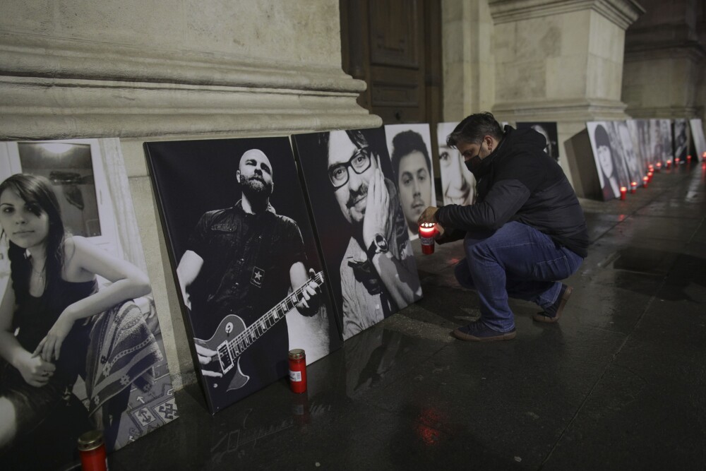 FOTO. Lanț uman organizat în București, în memoria victimelor tragediei din Clubul Colectiv - Imaginea 1
