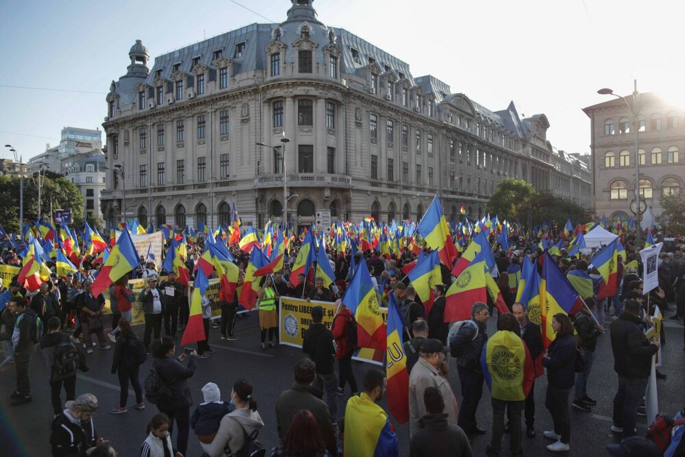 FOTO. Proteste în Capitală față de restricțiile Covid. Centrul Bucureștiului, blocat. Reacția Poliției - Imaginea 6