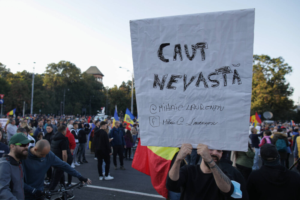FOTO. Proteste în Capitală față de restricțiile Covid. Centrul Bucureștiului, blocat. Reacția Poliției - Imaginea 5