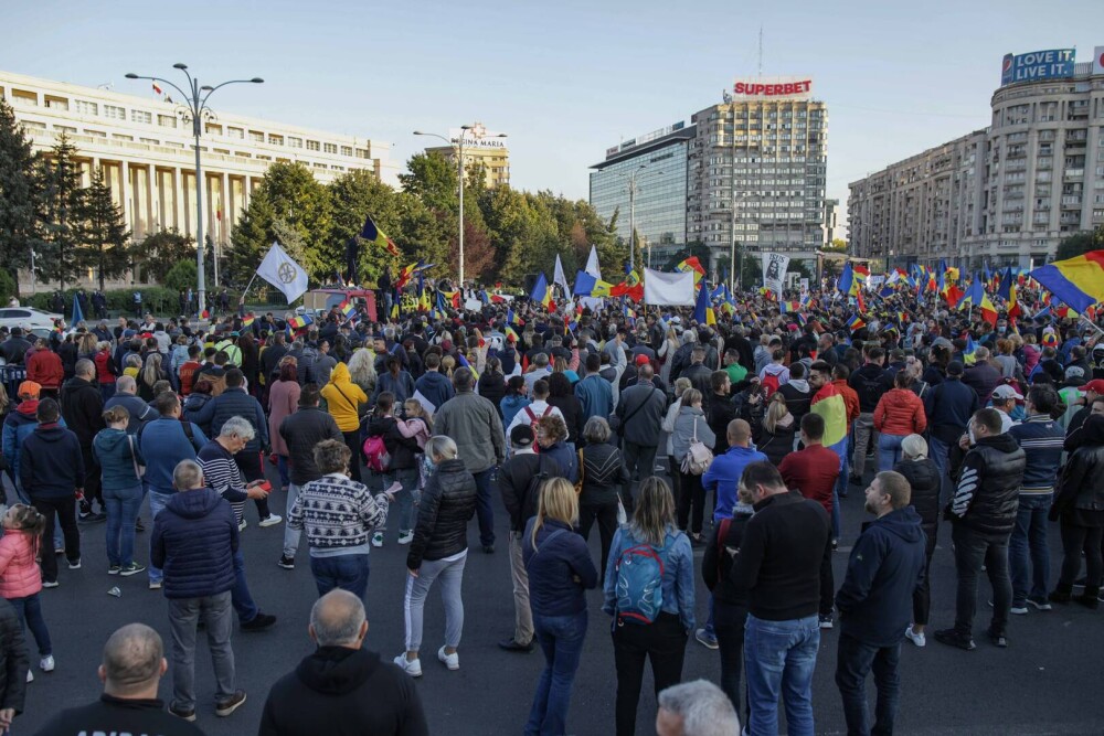 FOTO. Proteste în Capitală față de restricțiile Covid. Centrul Bucureștiului, blocat. Reacția Poliției - Imaginea 3