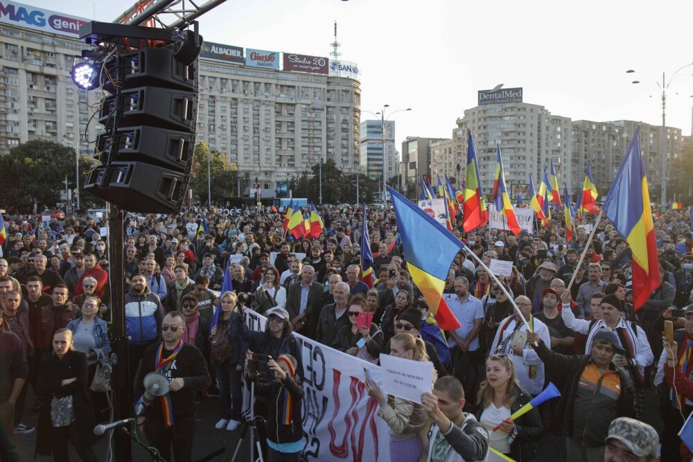 FOTO. Proteste în Capitală față de restricțiile Covid. Centrul Bucureștiului, blocat. Reacția Poliției - Imaginea 1