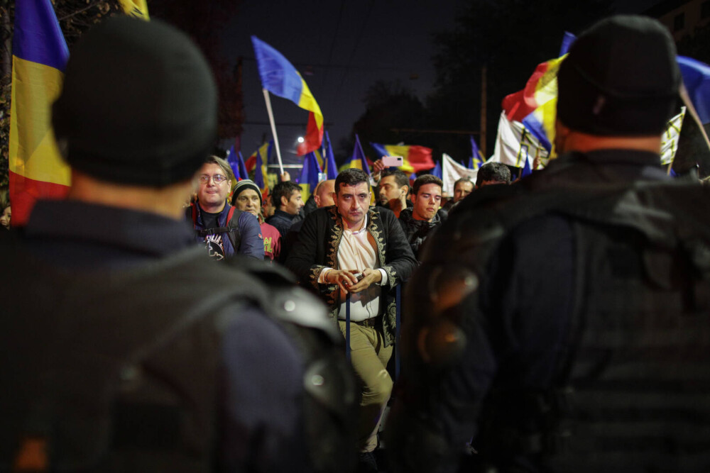 FOTO. Proteste în Capitală față de restricțiile Covid. Centrul Bucureștiului, blocat. Reacția Poliției - Imaginea 11