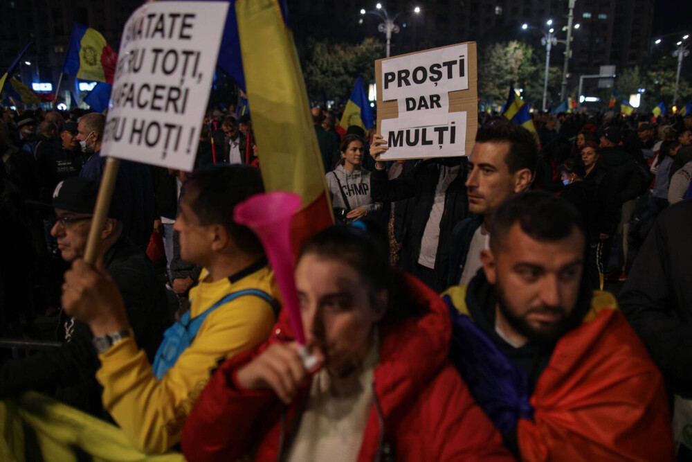 FOTO. Proteste în Capitală față de restricțiile Covid. Centrul Bucureștiului, blocat. Reacția Poliției - Imaginea 10