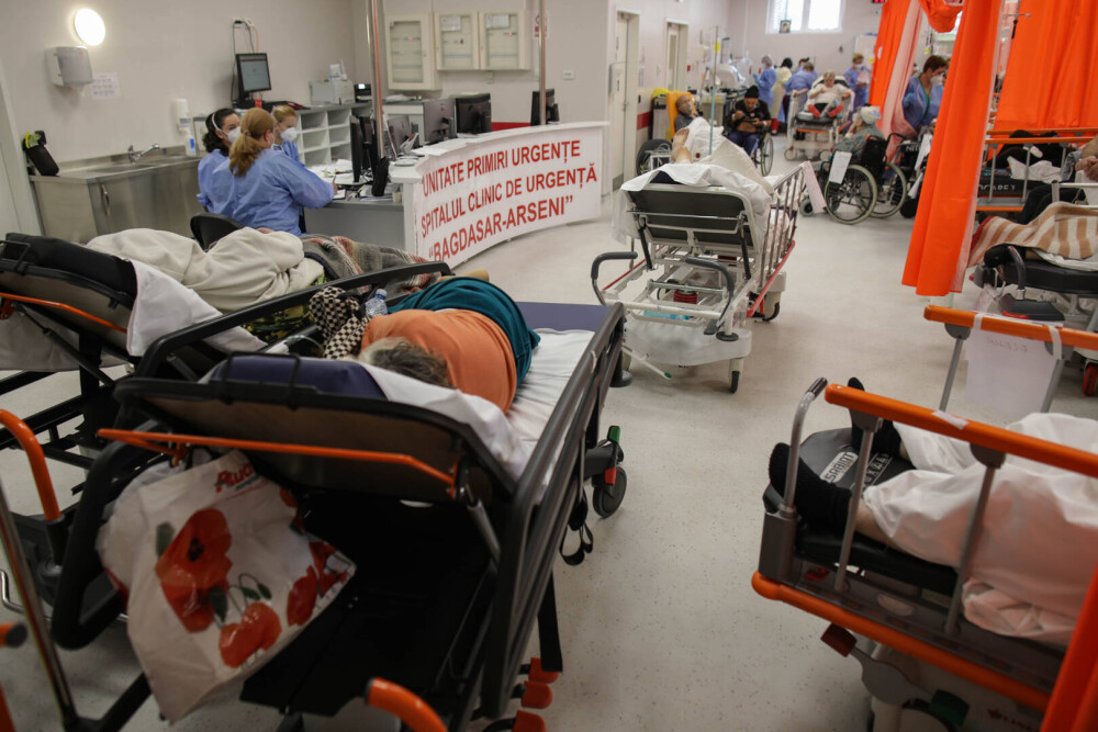 GALERIE FOTO. Unitatea de primiri urgențe de la „Bagdasar Arseni”, sufocată de pacienți infectați cu SARS-Cov-2 - Imaginea 1