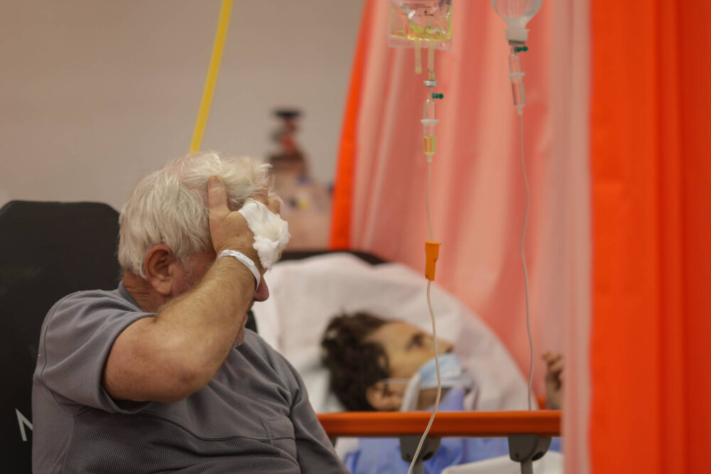 GALERIE FOTO. Unitatea de primiri urgențe de la „Bagdasar Arseni”, sufocată de pacienți infectați cu SARS-Cov-2 - Imaginea 5