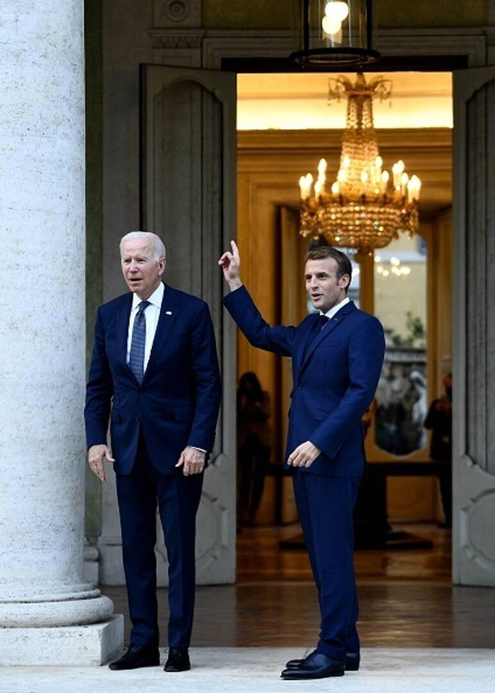 Summit cu surprize la Roma. Joe Biden, îmbrățișări și zâmbete cu Emmanuel Macron, după scandalul submarinelor - Imaginea 5