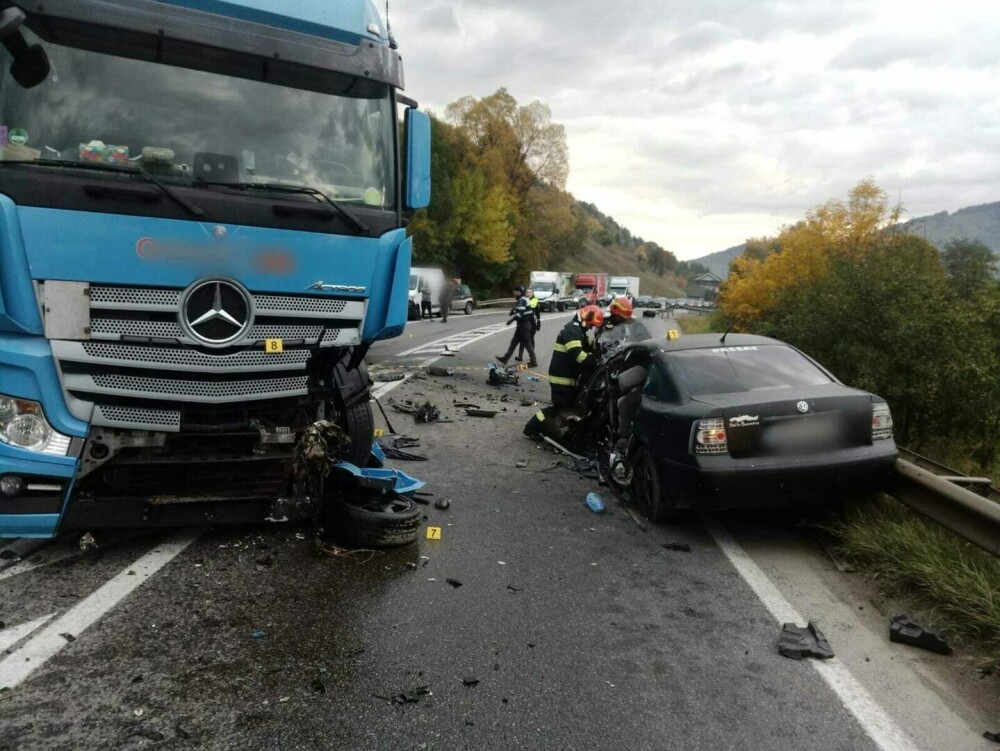 Accident între un TIR și o mașină, în Câmpulung Moldovenesc. Unul dintre șoferi a murit FOTO - Imaginea 3