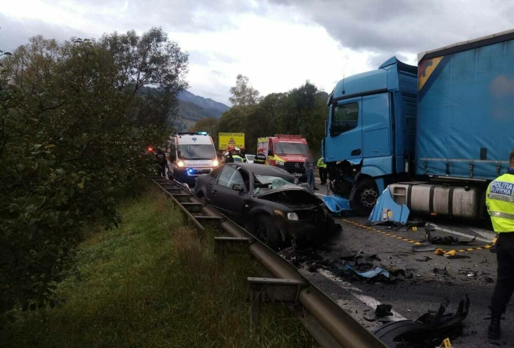 Accident între un TIR și o mașină, în Câmpulung Moldovenesc. Unul dintre șoferi a murit FOTO - Imaginea 2