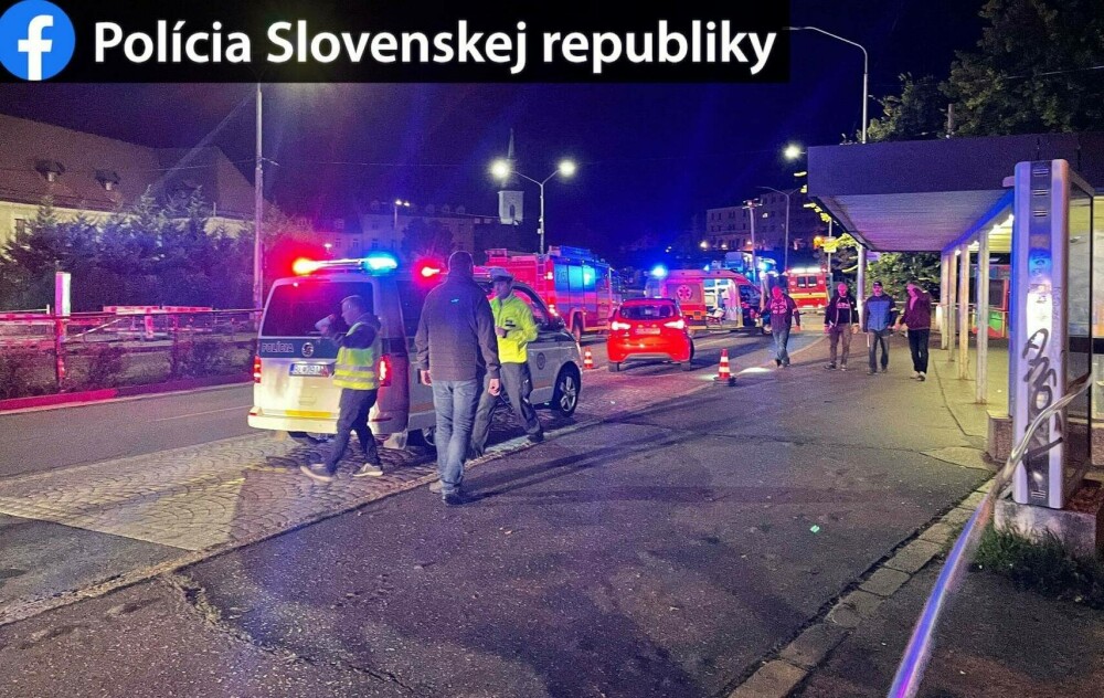Mai mulți oameni au murit după ce o mașină a intrat într-o stație de autobuz, în Bratislava - Imaginea 1