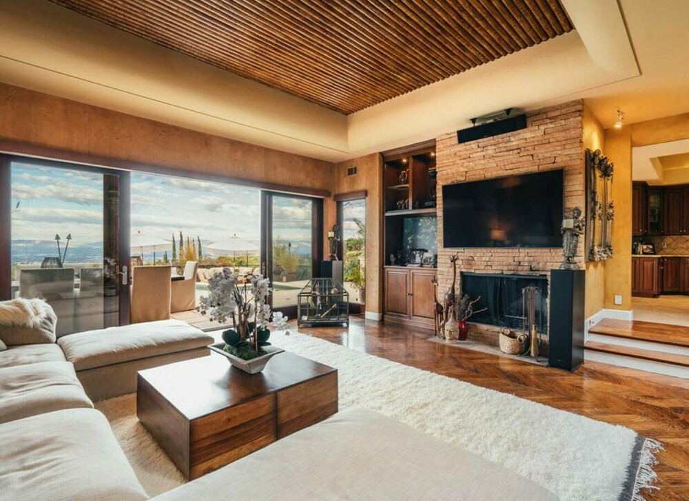 Cum arată casa extravagantă a lui Tommy Lee tocmai scoasă la vânzare. Costă 4,5 milioane de dolari. GALERIE FOTO - Imaginea 23