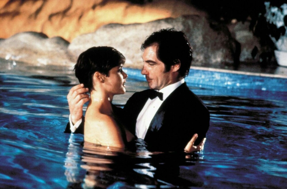 Cine sunt „Bondgirls”. 60 de ani alături de agentul secret James Bond | GALERIE FOTO - Imaginea 11
