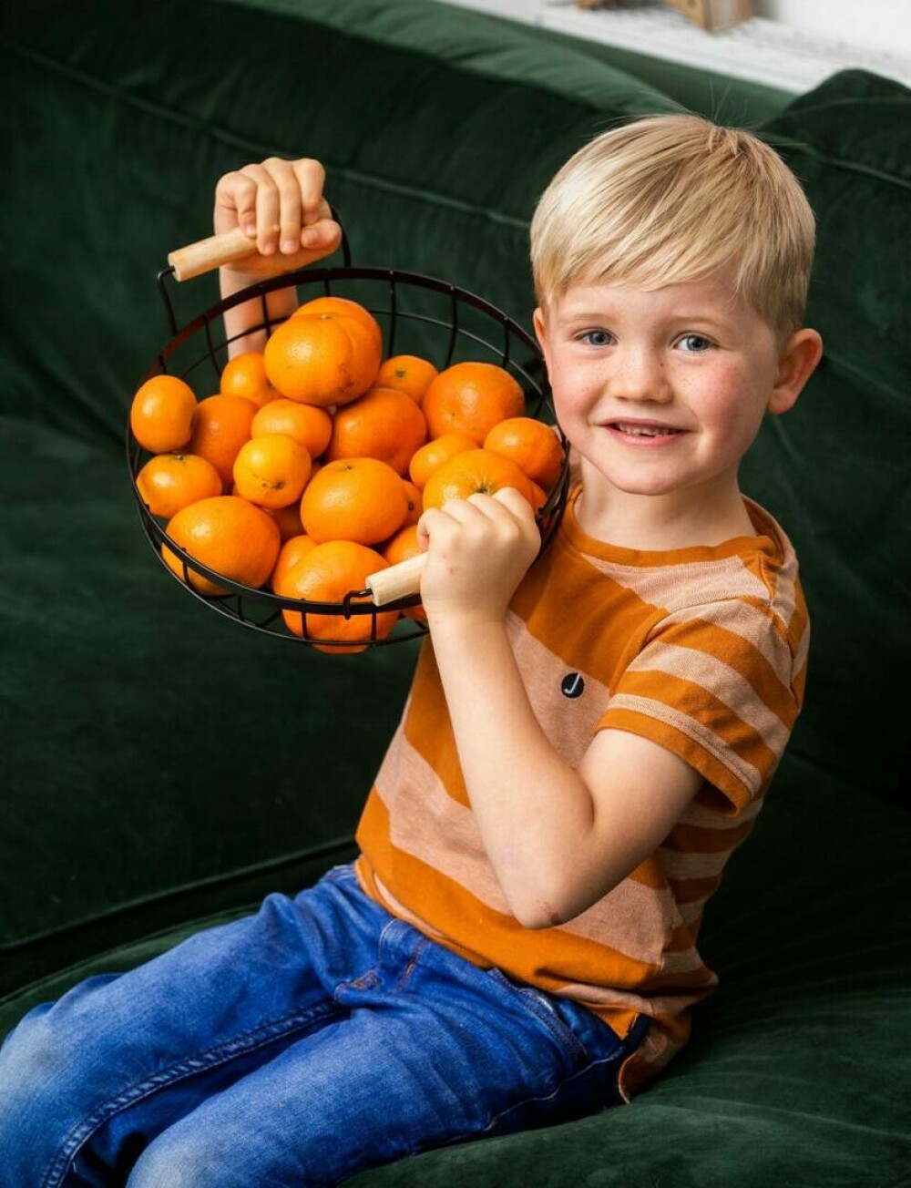 „Fiul meu a devenit galben, după ce a mâncat prea multe portocale”. Cum arată copilul. GALERIE FOTO - Imaginea 6