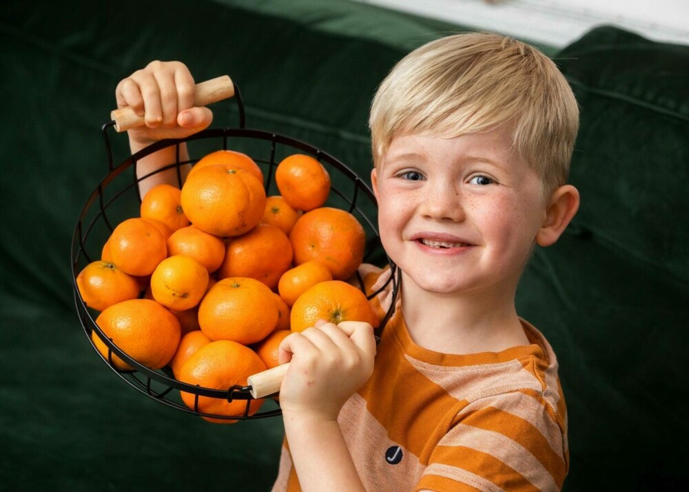 „Fiul meu a devenit galben, după ce a mâncat prea multe portocale”. Cum arată copilul. GALERIE FOTO - Imaginea 5