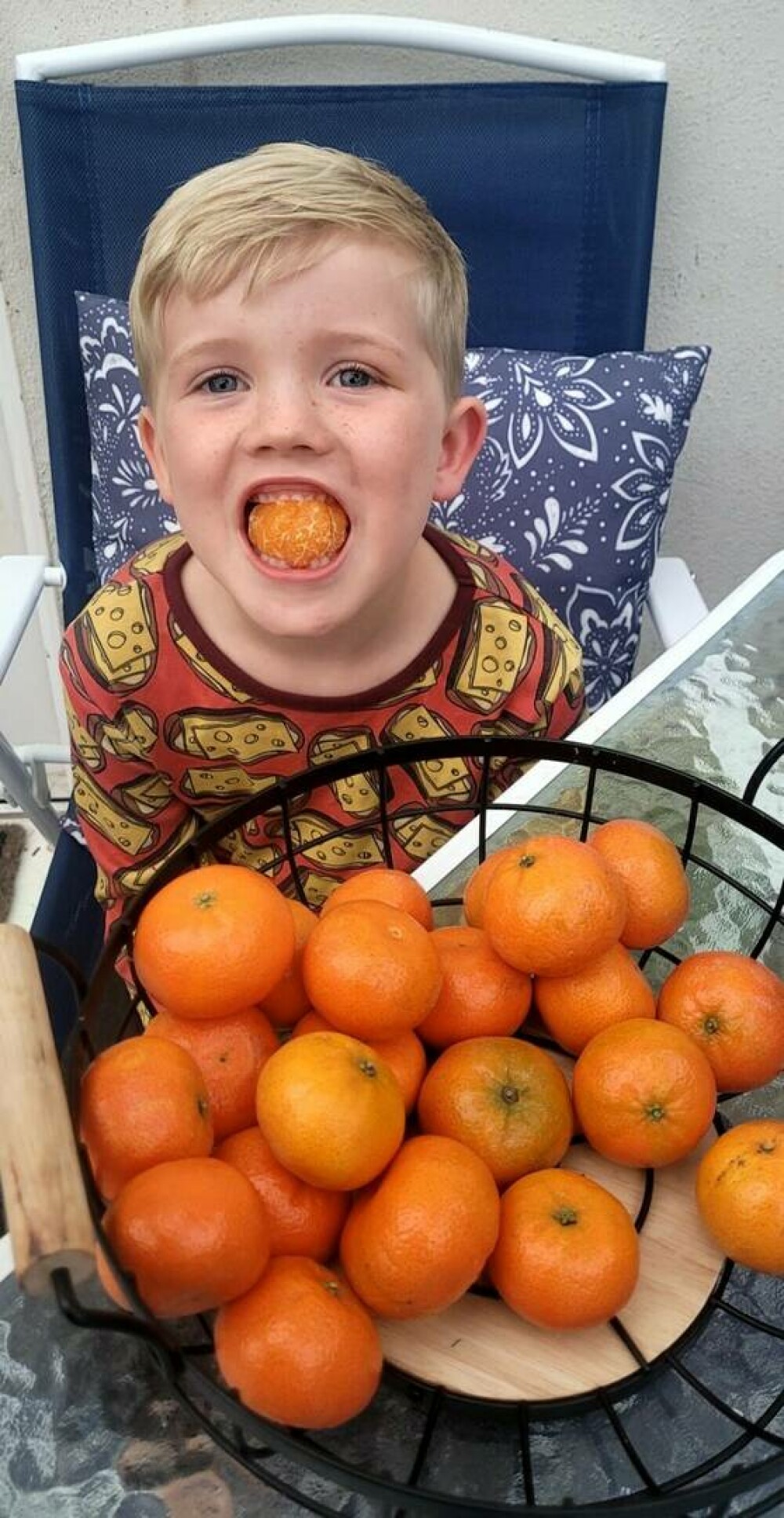 „Fiul meu a devenit galben, după ce a mâncat prea multe portocale”. Cum arată copilul. GALERIE FOTO - Imaginea 3