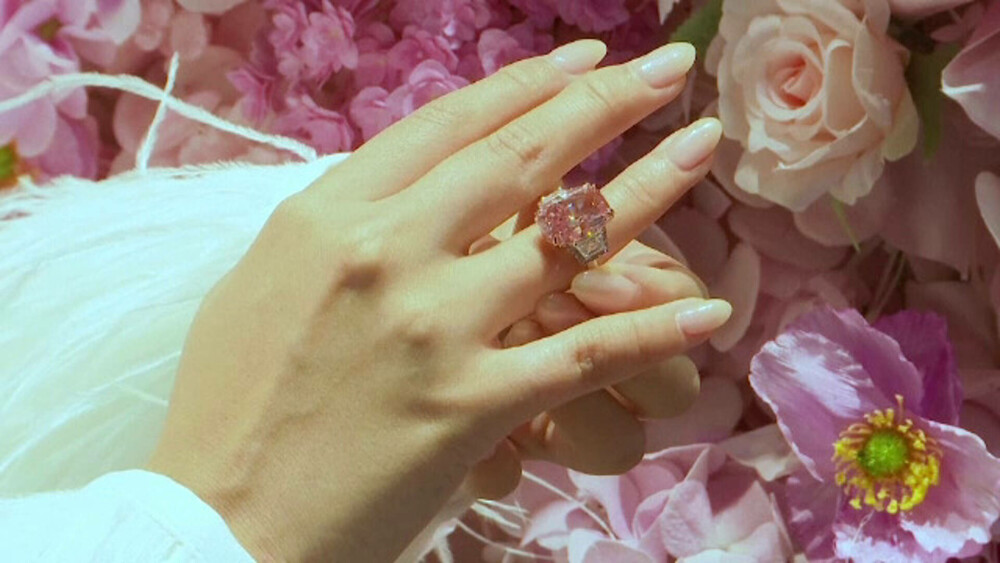 Cum arată un diamant roz care costă 57,7 milioane de dolari | GALERIE FOTO - Imaginea 7