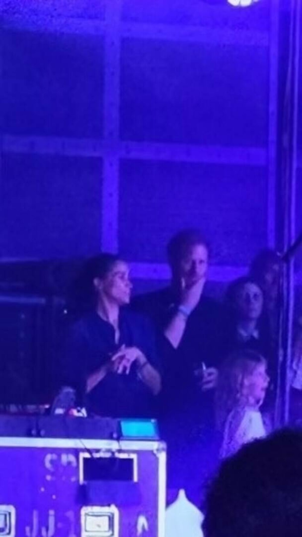 Prințul Harry și Meghan Markle, prezenți la un concert rock. Cum au fost surprinși ducele și ducesa de Sussex | GALERIE FOTO - Imaginea 5