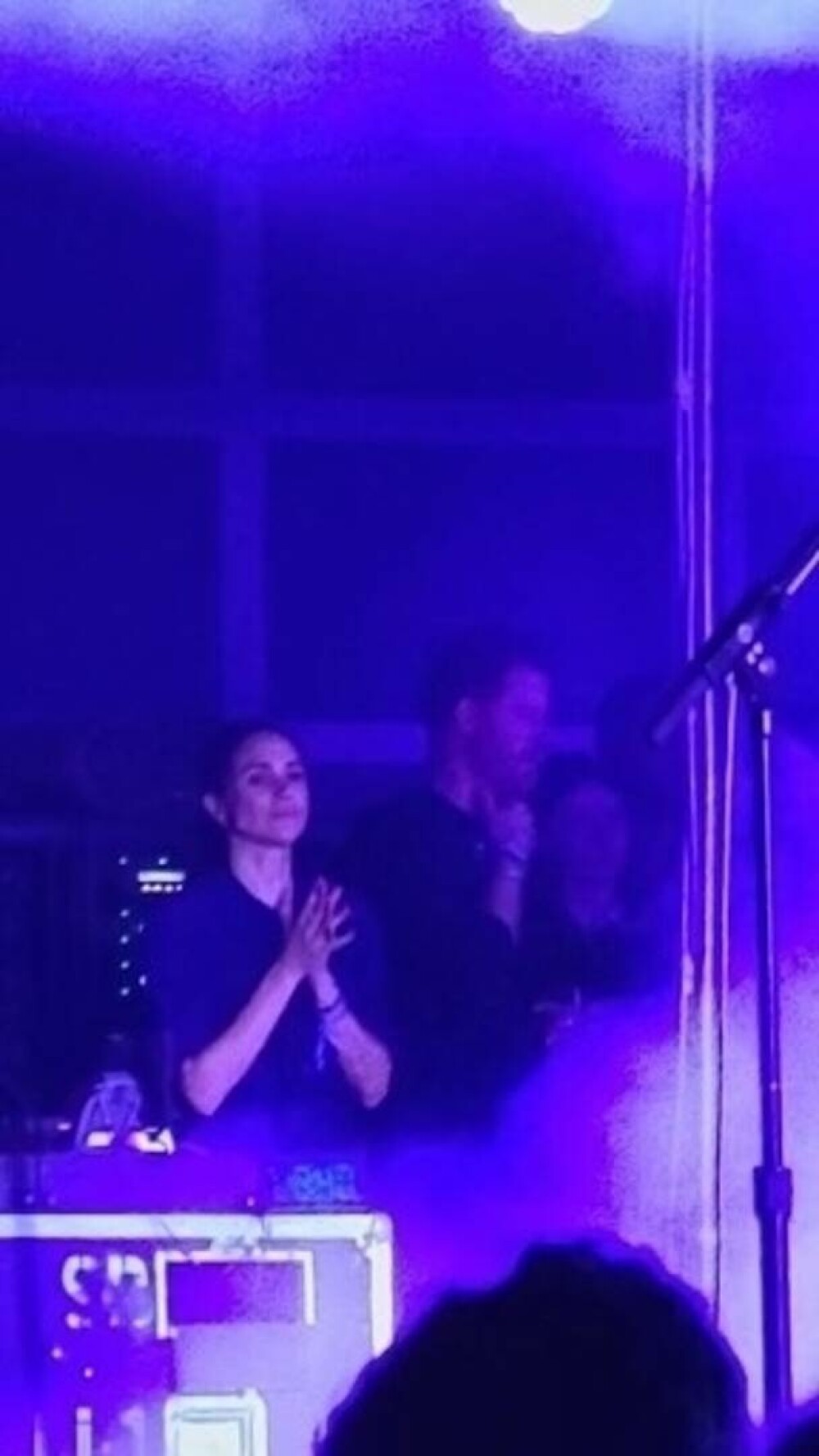 Prințul Harry și Meghan Markle, prezenți la un concert rock. Cum au fost surprinși ducele și ducesa de Sussex | GALERIE FOTO - Imaginea 1