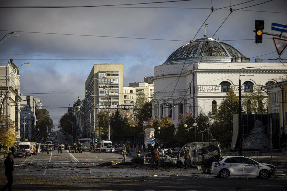 Imagini dramatice. Cum arată Kievul după ce a fost lovit de rachetele rușilor | GALERIE FOTO - Imaginea 8