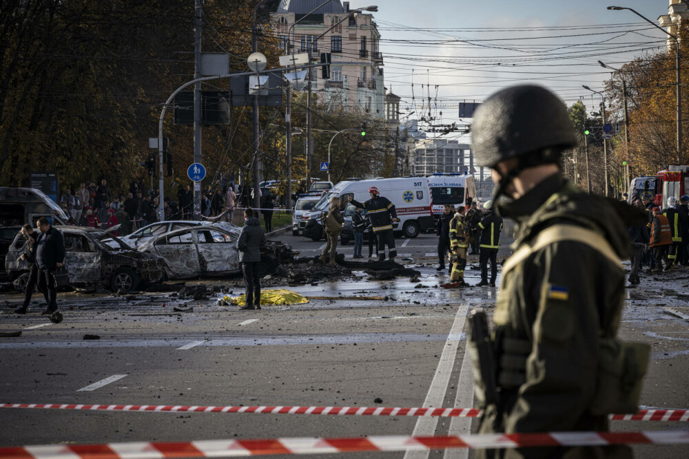 Imagini dramatice. Cum arată Kievul după ce a fost lovit de rachetele rușilor | GALERIE FOTO - Imaginea 19