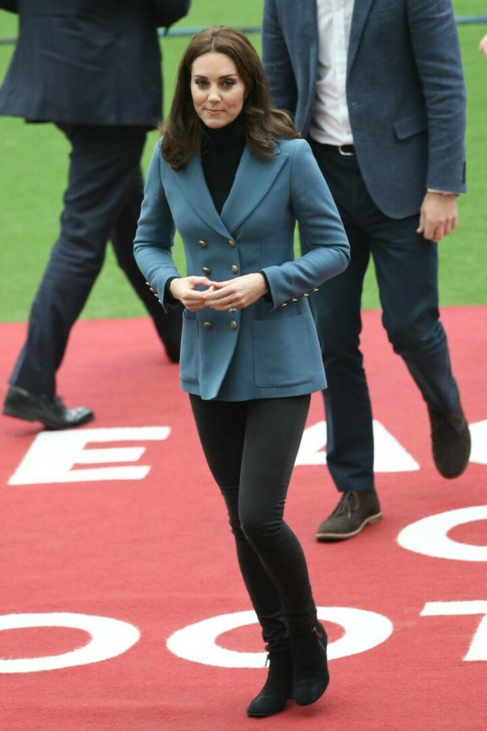 Inspirație în modă: Ținute marca Kate Middleton purtate de prințesă în această toamnă | GALERIE FOTO - Imaginea 28