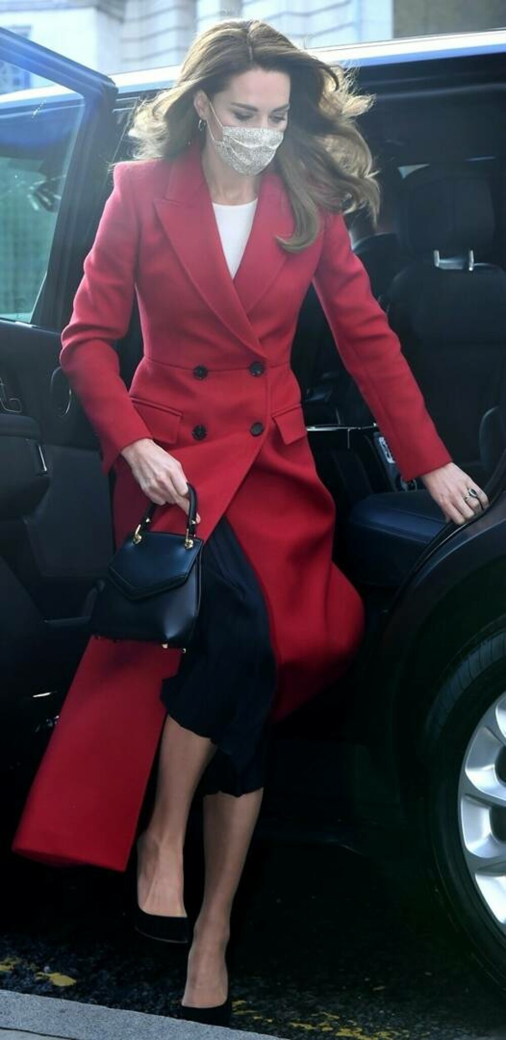 Inspirație în modă: Ținute marca Kate Middleton purtate de prințesă în această toamnă | GALERIE FOTO - Imaginea 21