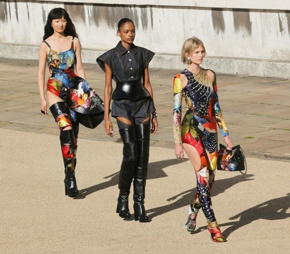 Naomi Campbell, ținută îndrăzneață la Fashion Week Londra. Apariție spectaculoasă la 52 de ani | GALERIE FOTO - Imaginea 2