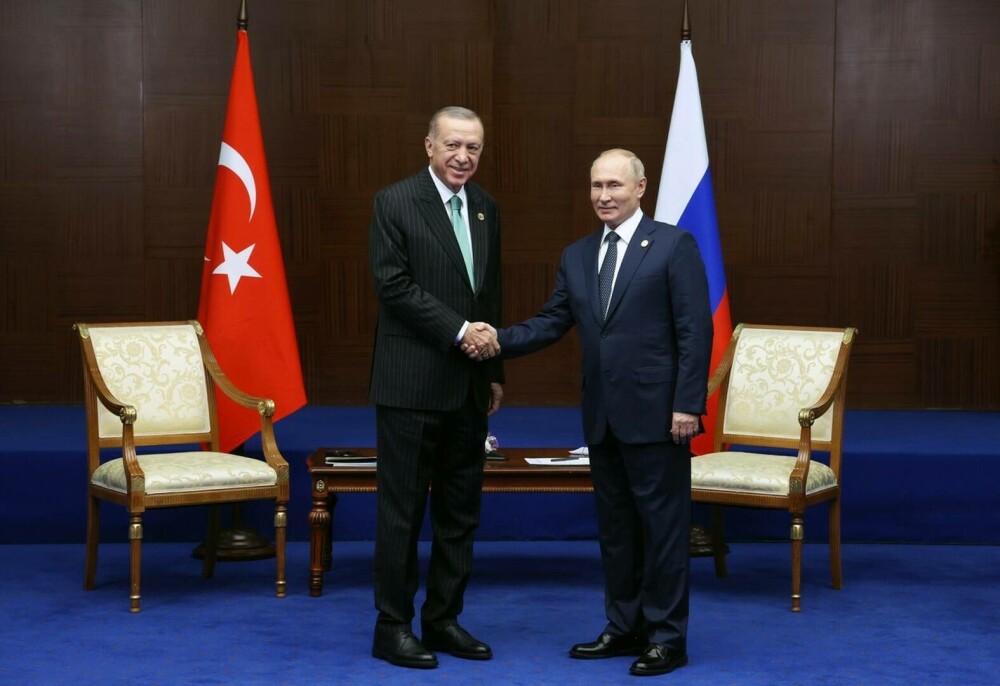 Erdogan a jucat tenis de masă cu președintele Kazahstanului, după care a întârziat la întâlnirea cu Putin. FOTO și VIDEO - Imaginea 7