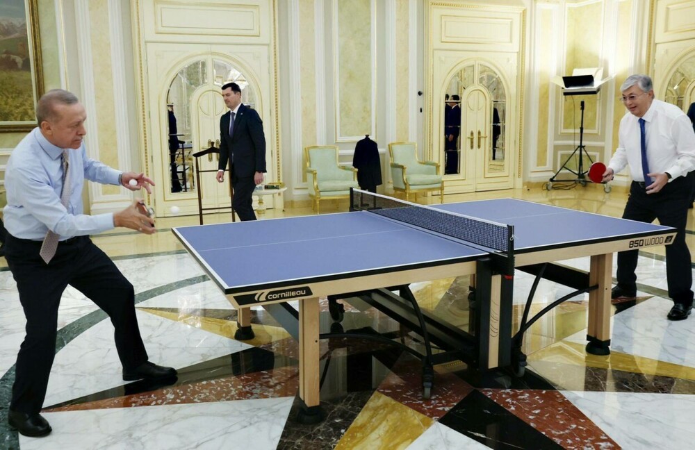 Erdogan a jucat tenis de masă cu președintele Kazahstanului, după care a întârziat la întâlnirea cu Putin. FOTO și VIDEO - Imaginea 3