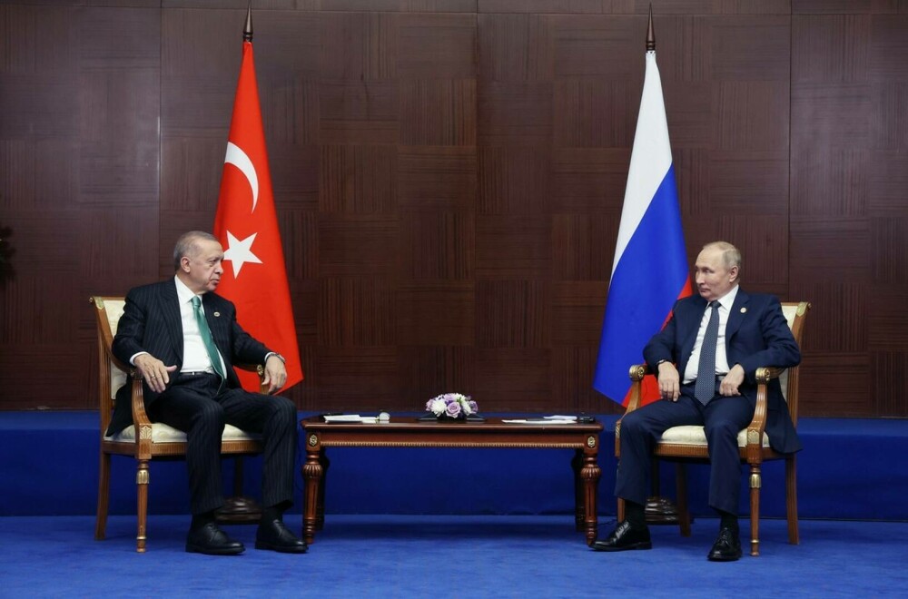Erdogan a jucat tenis de masă cu președintele Kazahstanului, după care a întârziat la întâlnirea cu Putin. FOTO și VIDEO - Imaginea 6