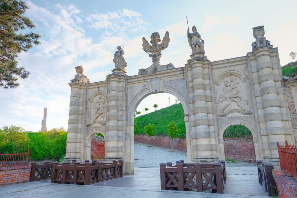 Obiective turistice în Alba Iulia. Ce poți face și ce e de vizitat în oraș și împrejurimi - Imaginea 1
