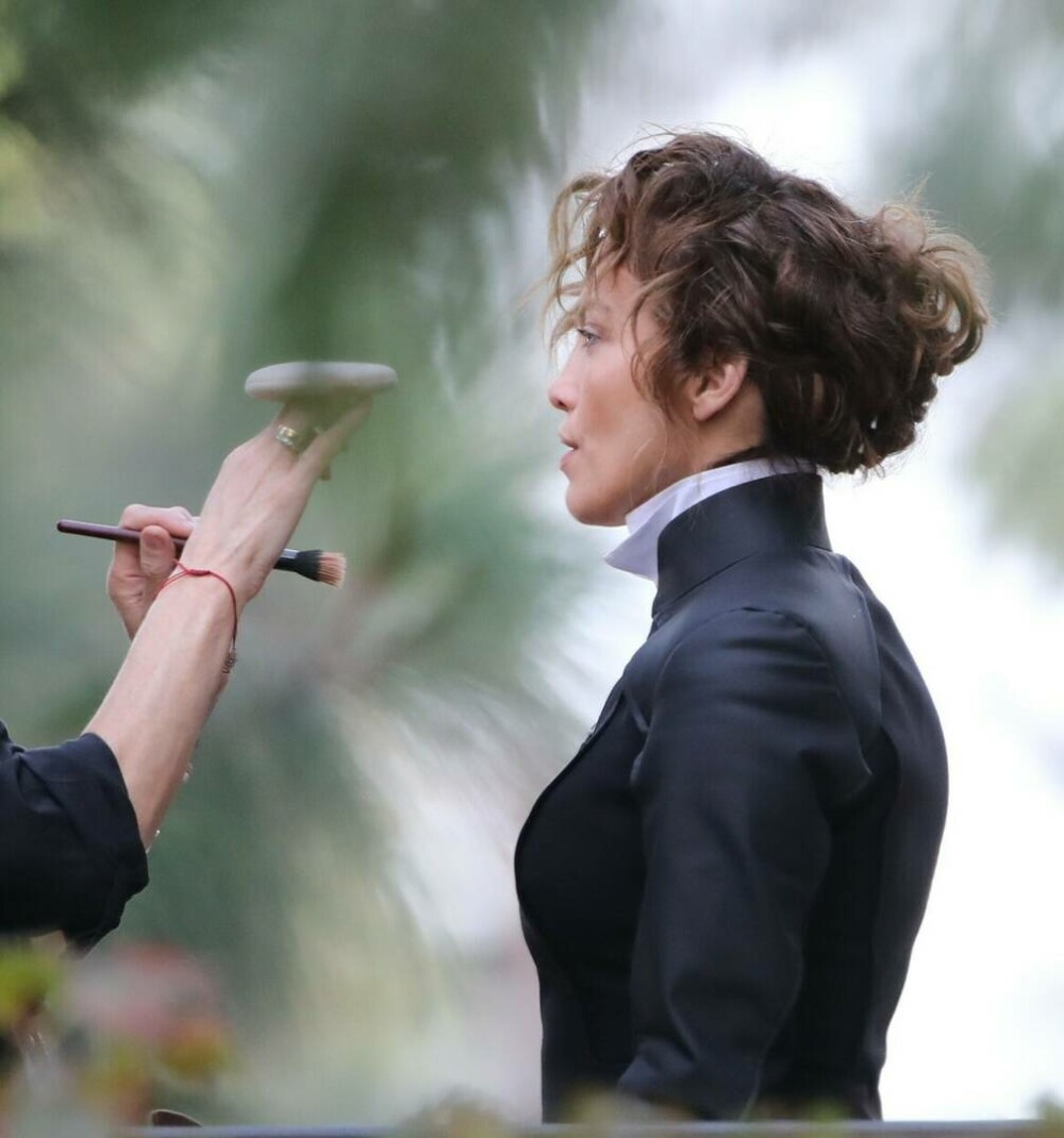 Jennifer Lopez, fără machiaj și extensii pe platourile de filmare de la Atlas. Vedeta a atras toate privirile | GALERIE FOTO - Imaginea 19