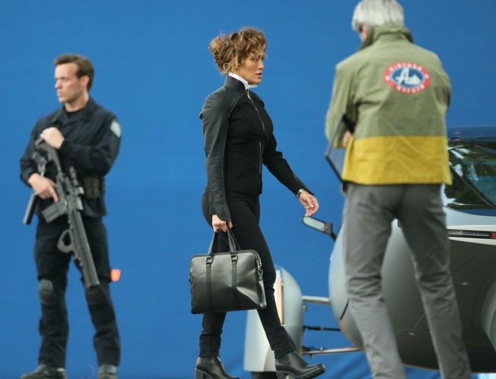 Jennifer Lopez, fără machiaj și extensii pe platourile de filmare de la Atlas. Vedeta a atras toate privirile | GALERIE FOTO - Imaginea 11