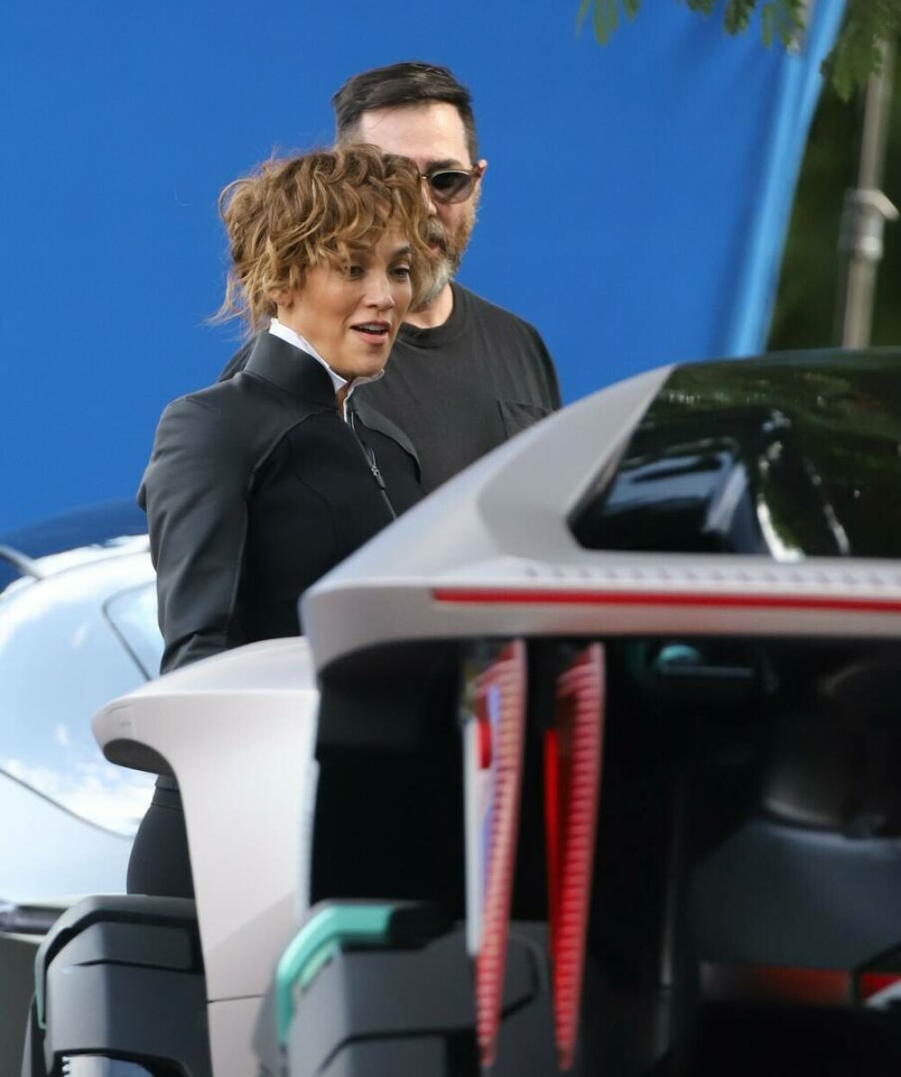 Jennifer Lopez, fără machiaj și extensii pe platourile de filmare de la Atlas. Vedeta a atras toate privirile | GALERIE FOTO - Imaginea 9