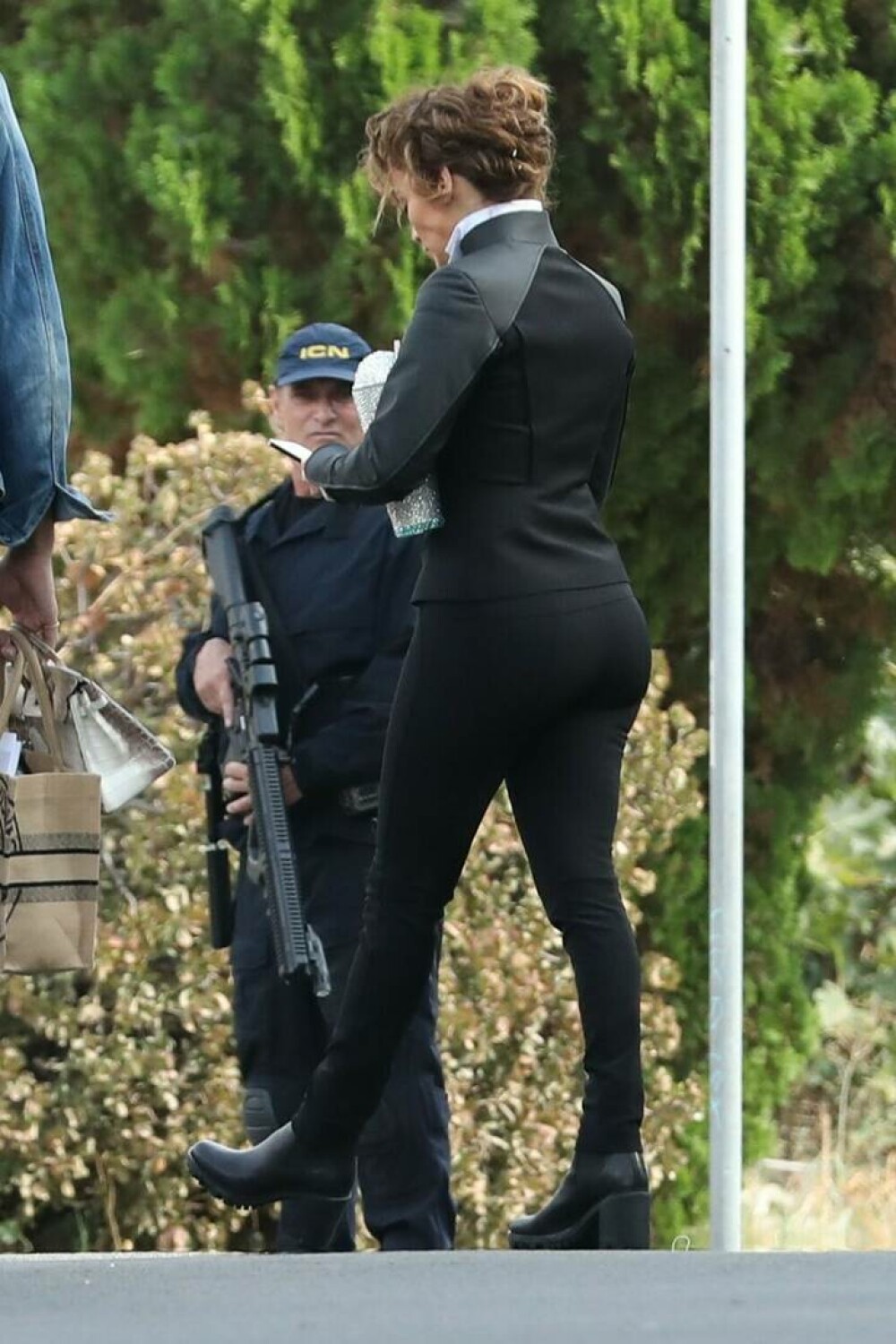 Jennifer Lopez, fără machiaj și extensii pe platourile de filmare de la Atlas. Vedeta a atras toate privirile | GALERIE FOTO - Imaginea 5