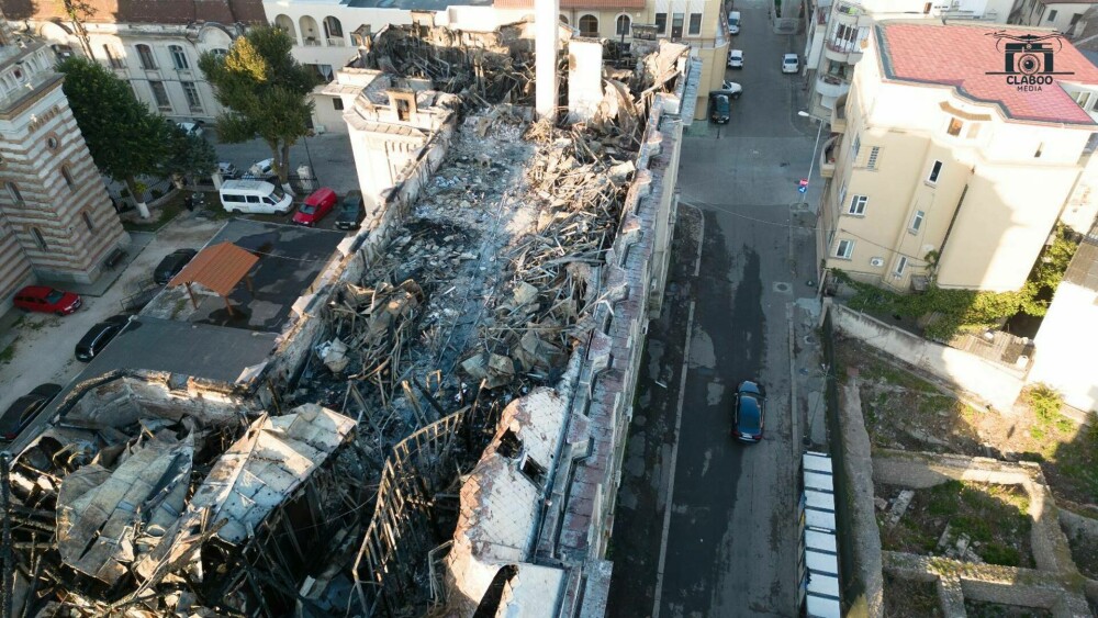 Cum arată Palatul Arhiepiscopal din Constanța după ce a ars. GALERIE FOTO - Imaginea 4