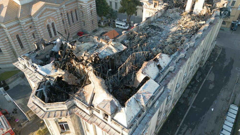Cum arată Palatul Arhiepiscopal din Constanța după ce a ars. GALERIE FOTO - Imaginea 5