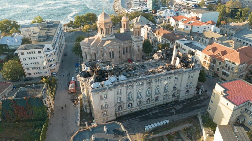 Cum arată Palatul Arhiepiscopal din Constanța după ce a ars. GALERIE FOTO - Imaginea 7